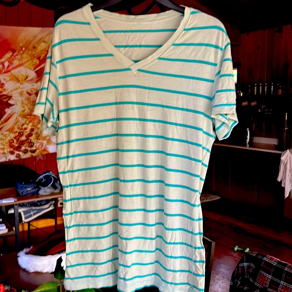 Men's lululemon 5-year basic V-neck tee - Small